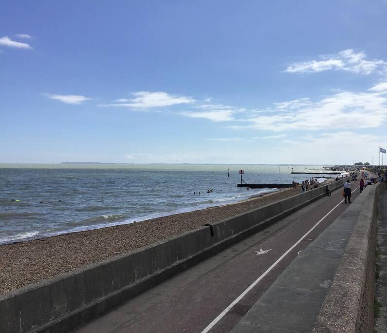 Villa Travellers' Choice In Harwich-Essex Exterior foto