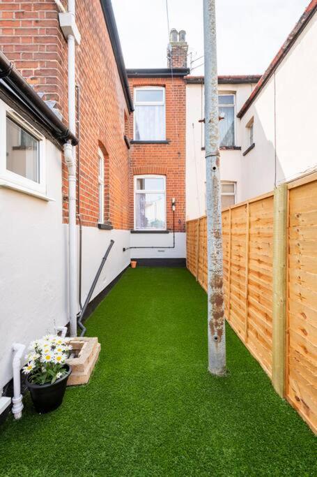 Villa Travellers' Choice In Harwich-Essex Exterior foto