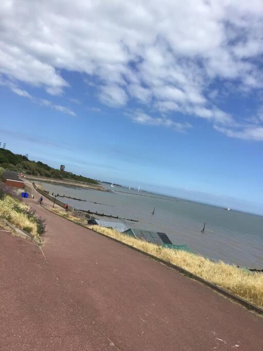 Villa Travellers' Choice In Harwich-Essex Exterior foto