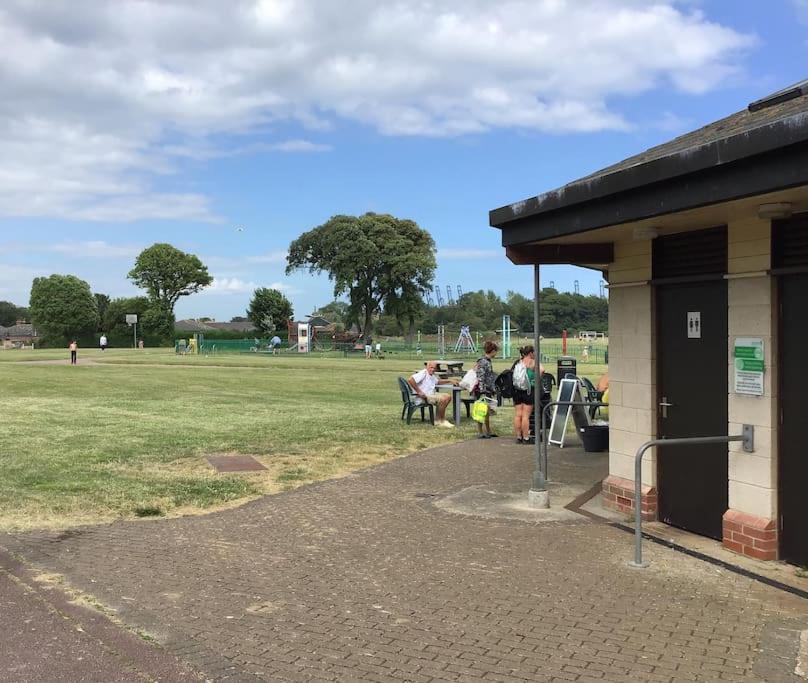 Villa Travellers' Choice In Harwich-Essex Exterior foto