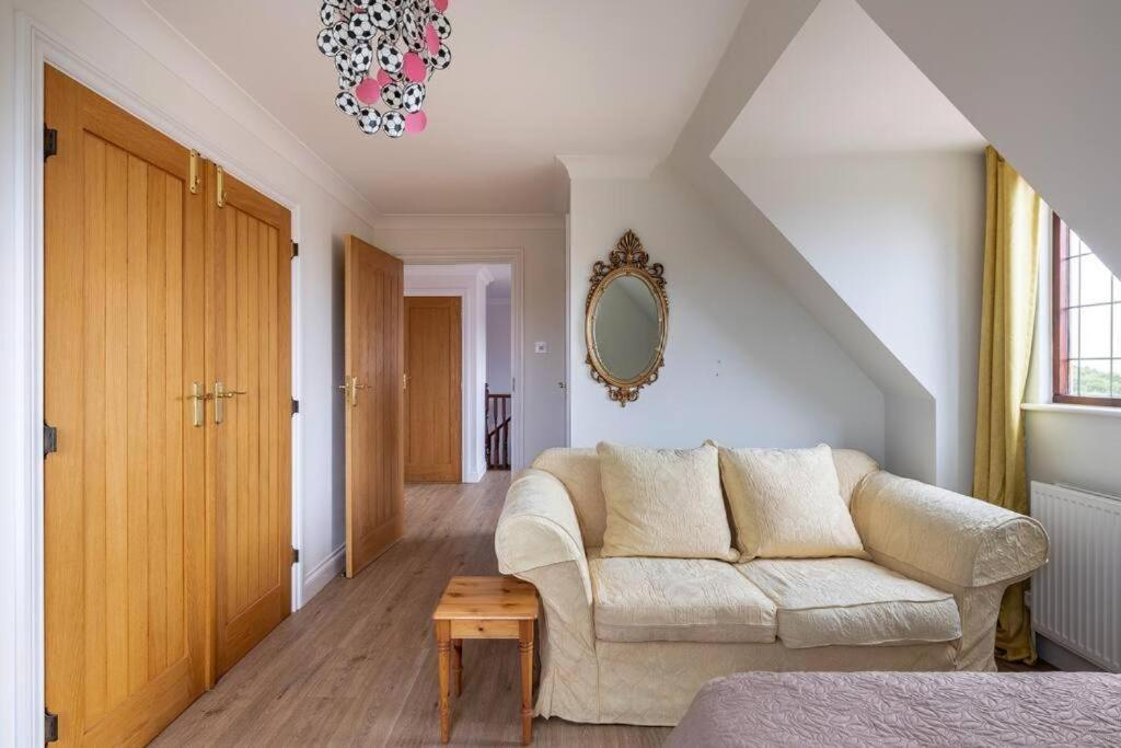 Villa Travellers' Choice In Harwich-Essex Exterior foto